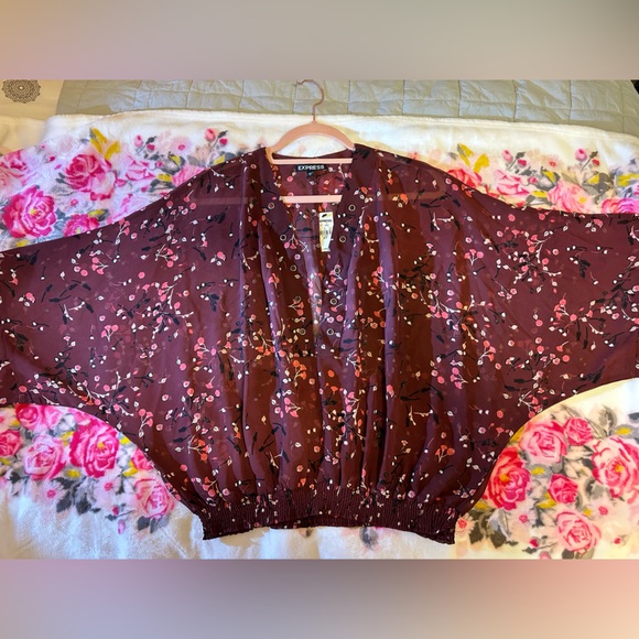 Express Small Sheer Floral Raglan Sleeve Top. - Picture 6 of 6